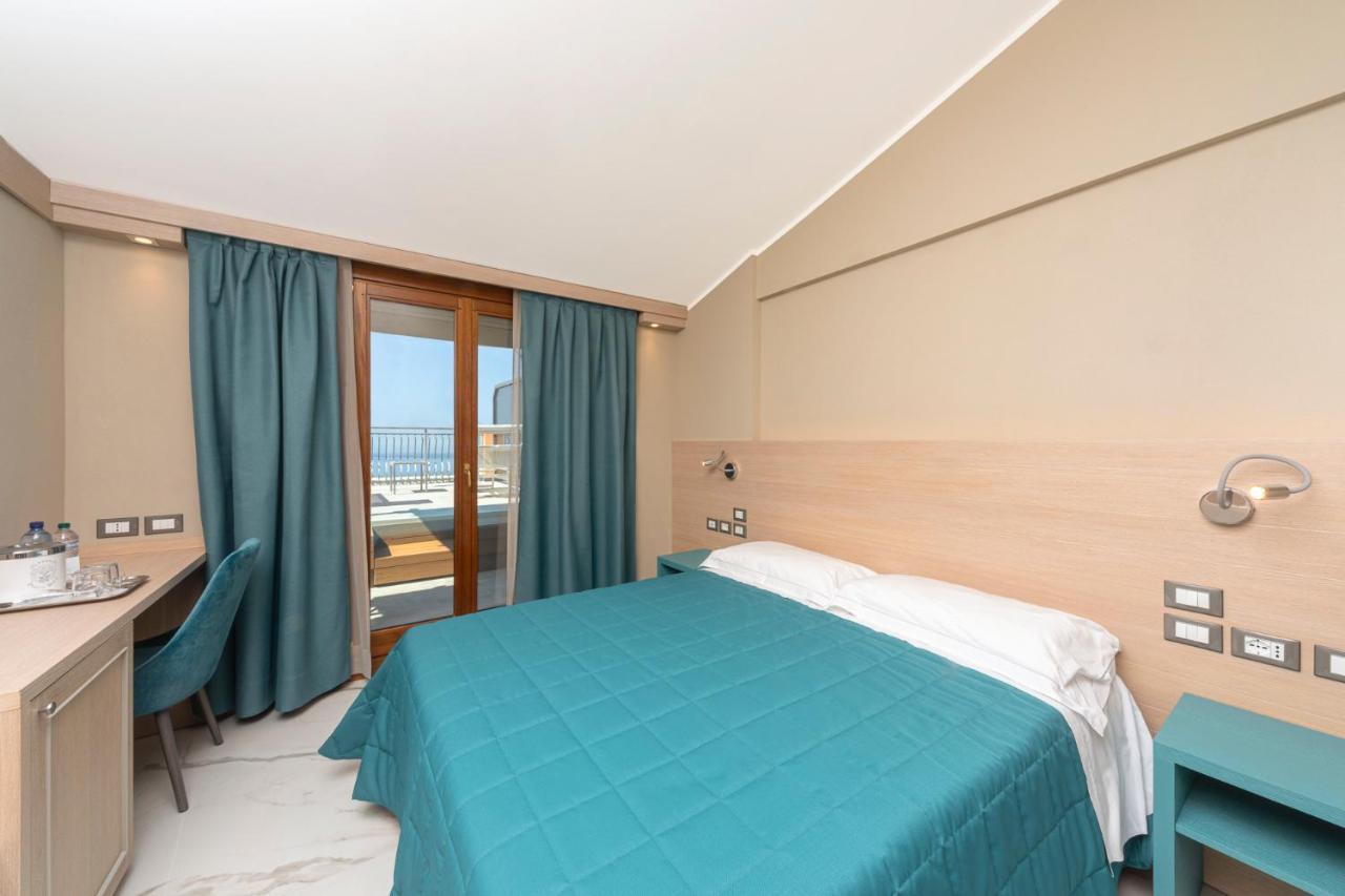 Hotel Porto Roca Μοντερόσο αλ Μάρε Εξωτερικό φωτογραφία