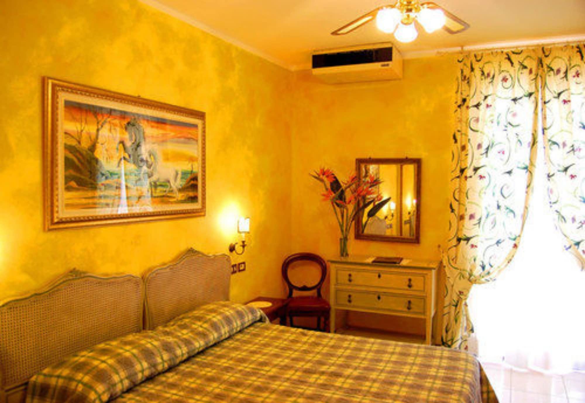 Hotel Porto Roca Μοντερόσο αλ Μάρε Εξωτερικό φωτογραφία