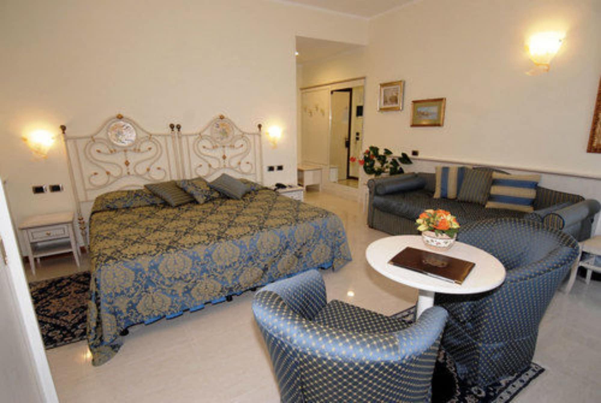 Hotel Porto Roca Μοντερόσο αλ Μάρε Εξωτερικό φωτογραφία