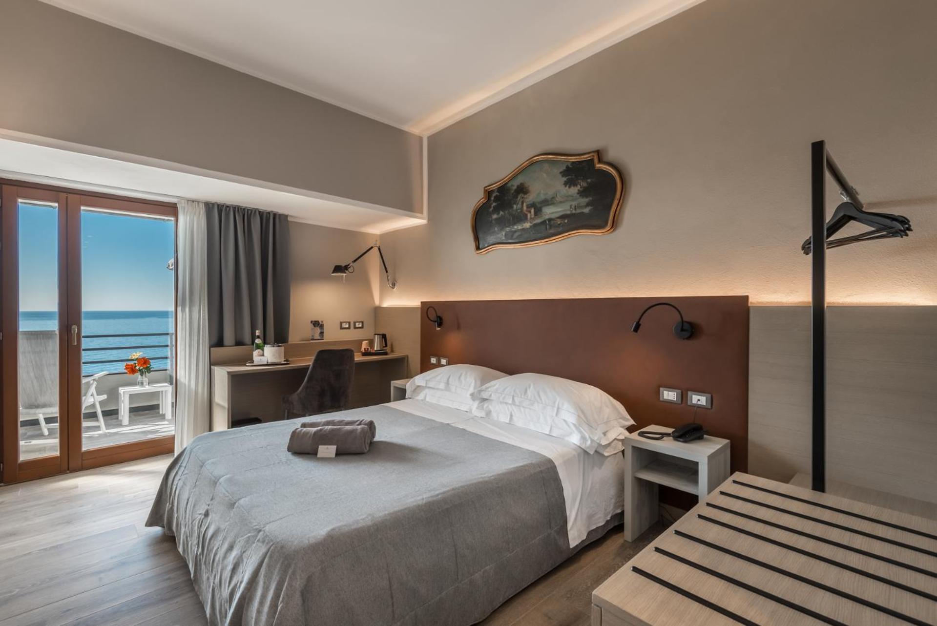 Hotel Porto Roca Μοντερόσο αλ Μάρε Εξωτερικό φωτογραφία