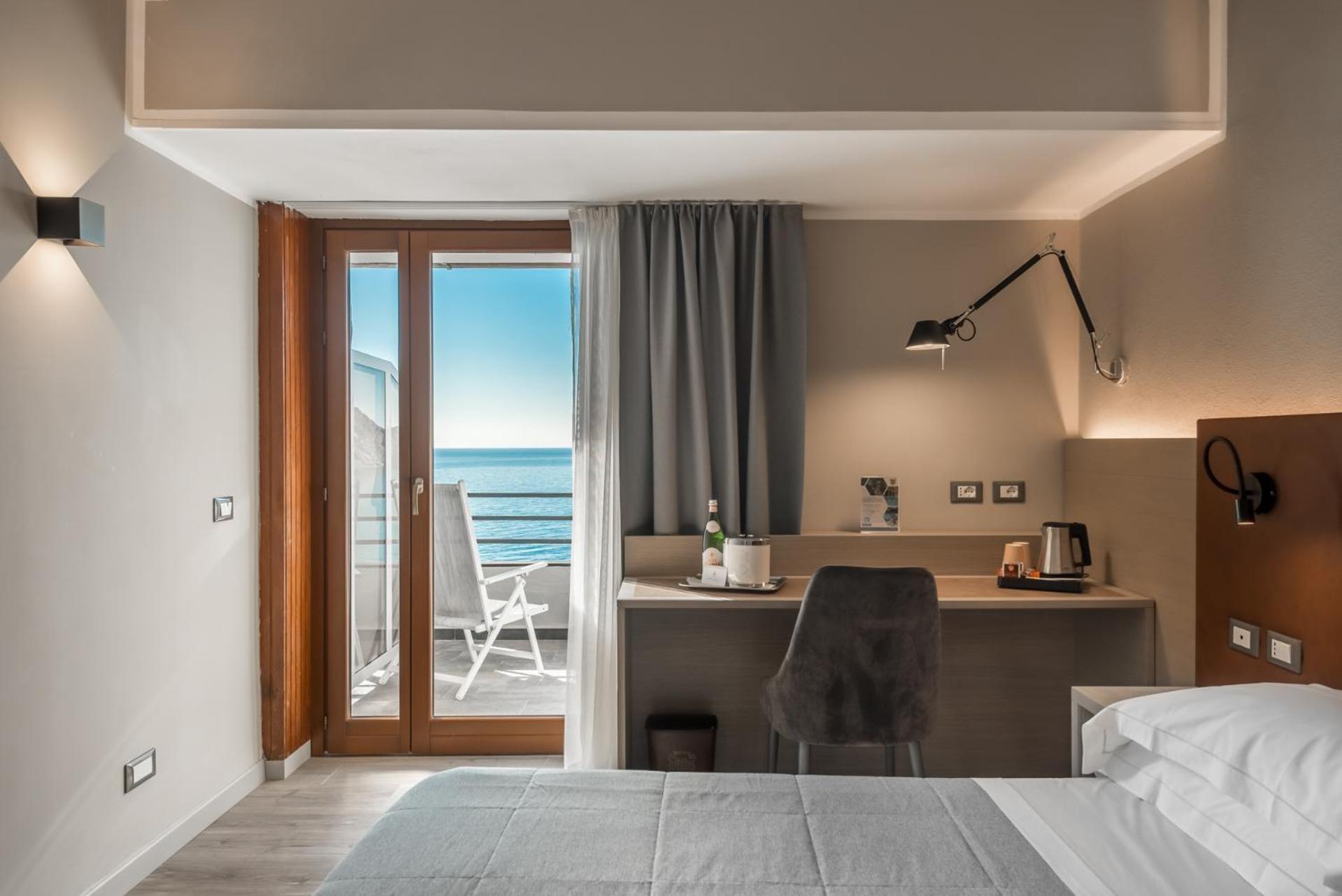 Hotel Porto Roca Μοντερόσο αλ Μάρε Εξωτερικό φωτογραφία