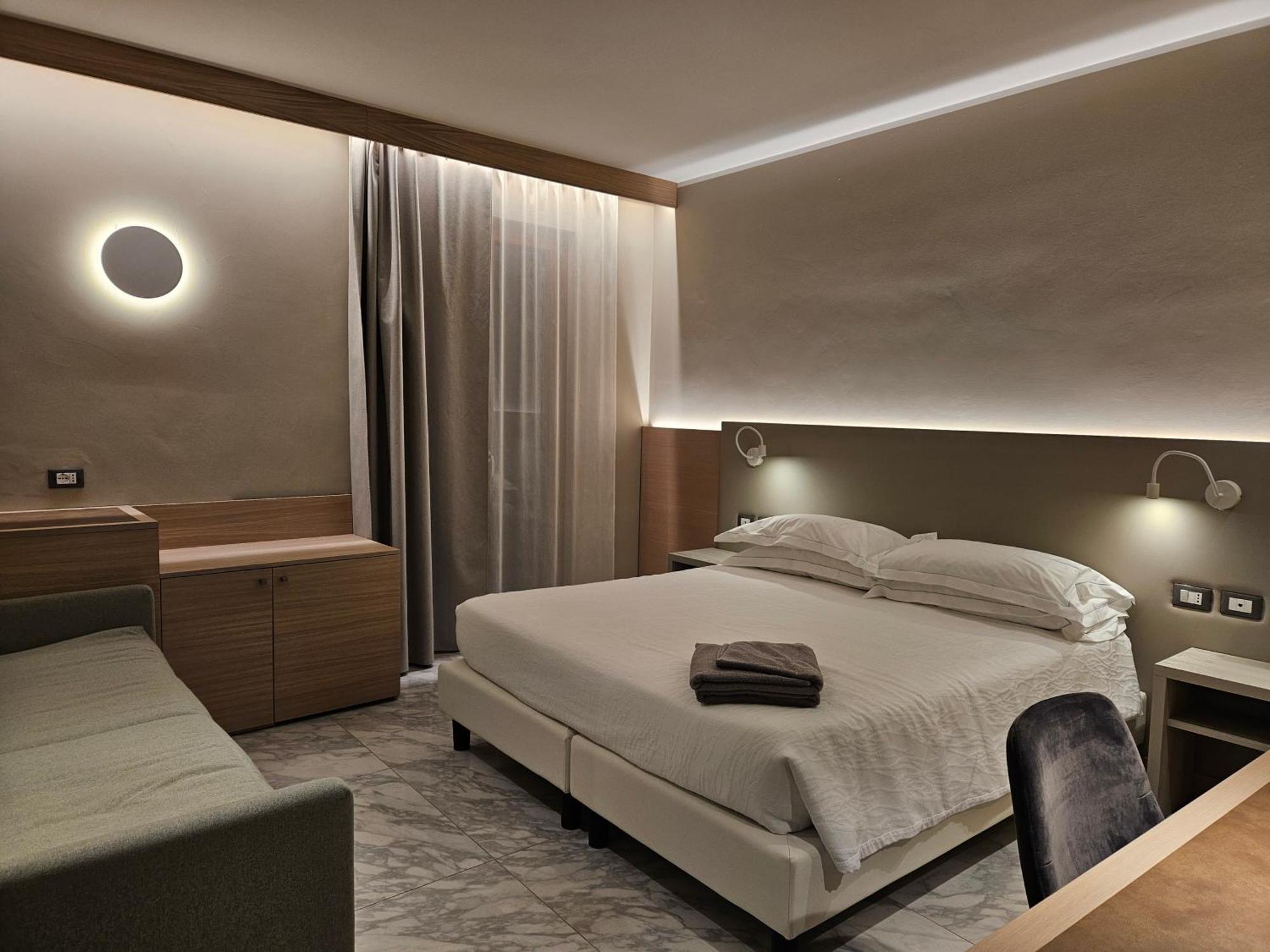 Hotel Porto Roca Μοντερόσο αλ Μάρε Εξωτερικό φωτογραφία